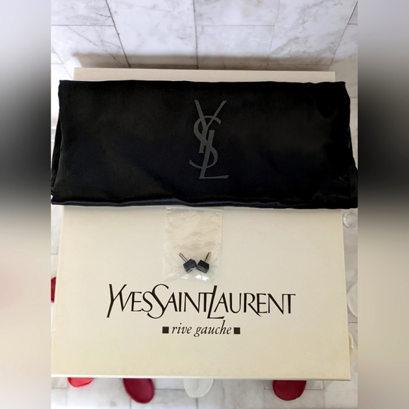 CLASSIC & CLASSY Yves Saint Laurent 🔥 - Picture 8 of 8